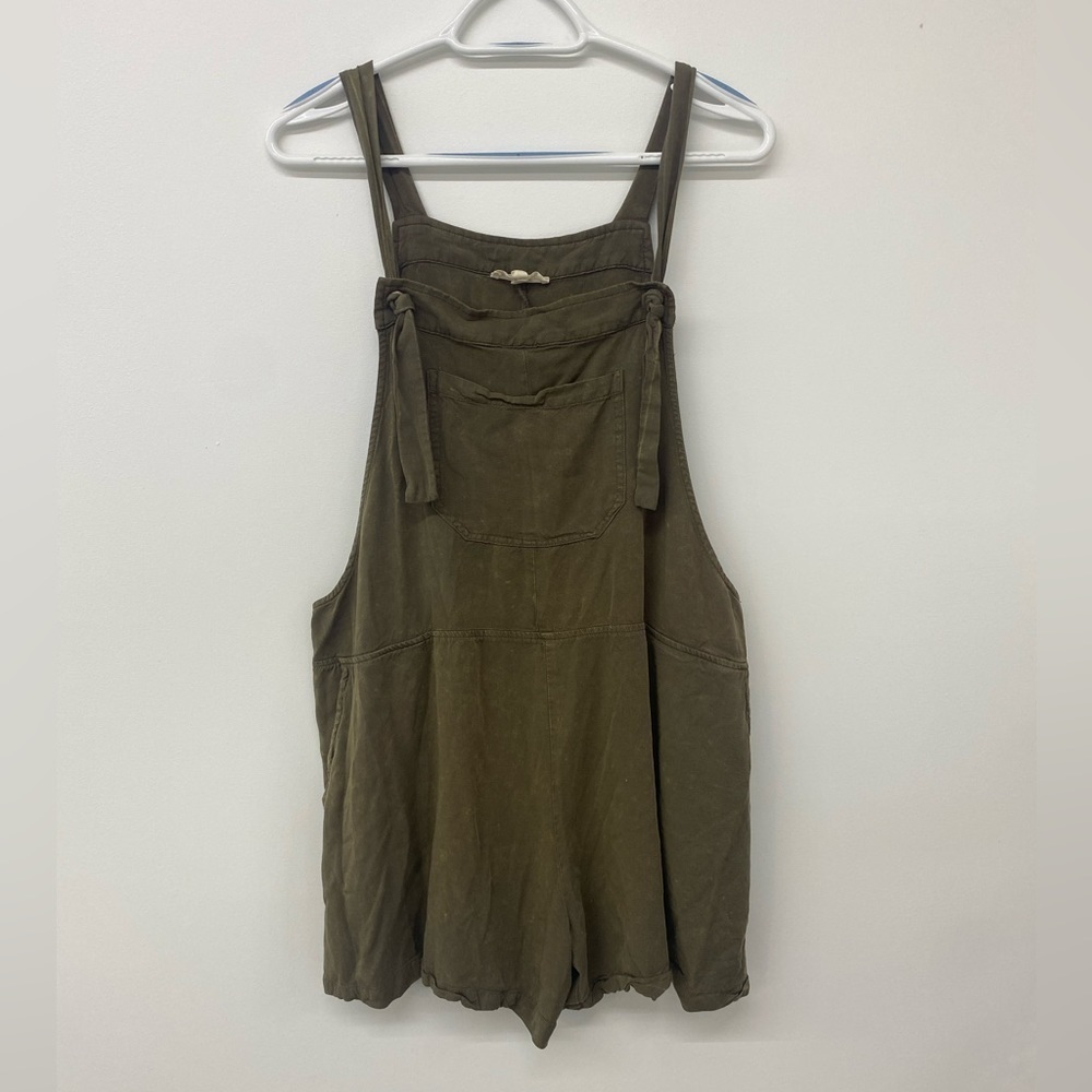 eesome olive green bib romper